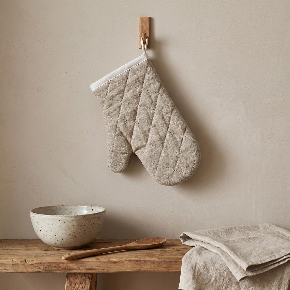 Linen Quilted Oven Mitt